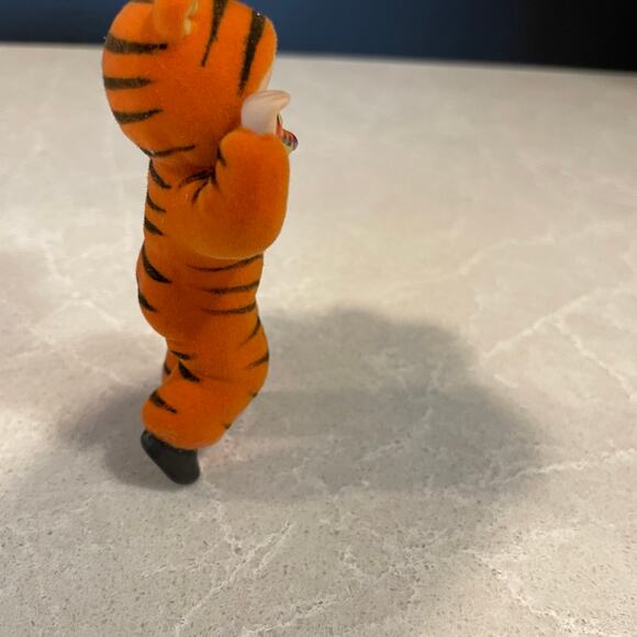 Disney Ashton Drake Heirloom ornament tigger costume boy w/ tigger felt ceramic - Picture 6 of 9